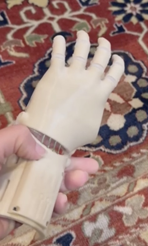The standard version with thumb, for comparison